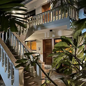 https://island-cove.maheislandhotels.com